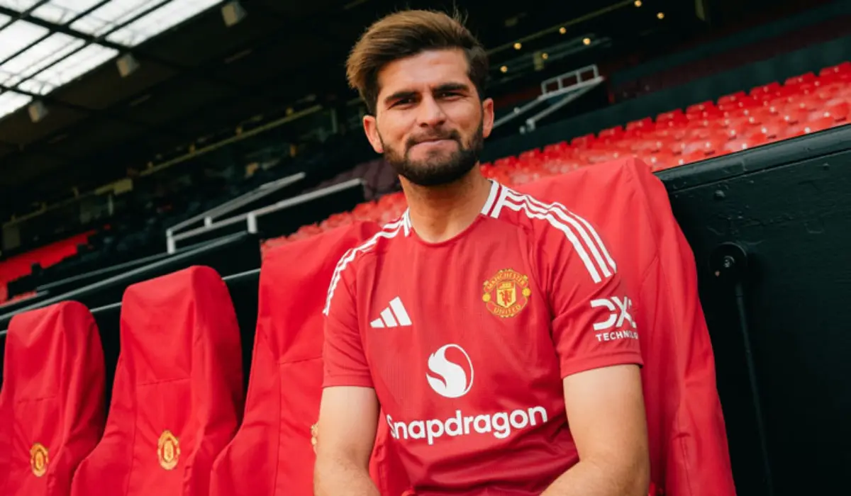 Shaheen Afridi’s Iconic Moment at Manchester United’s Theatre of Dreams